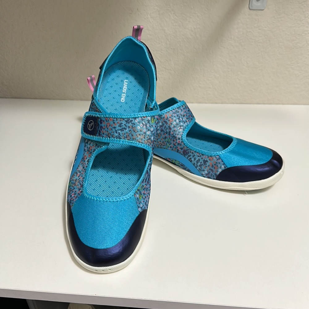 Lands end swim and water shoes